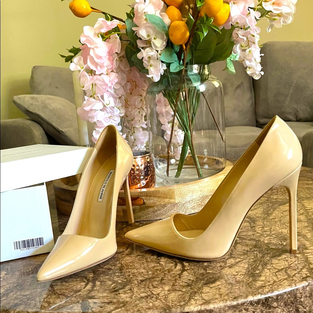 Manolo Blahnik Beige Patent Leather BB Pointed Toe Pumps Size 40
